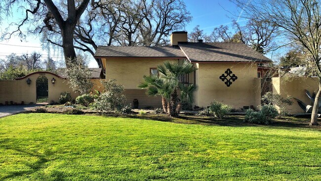 Foto del edificio - 1403 W College Ave