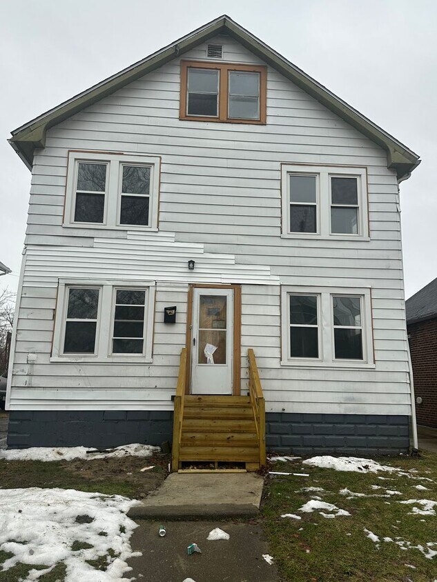 Primary Photo - Cleveland East Side Single Cash Pay/Section 8