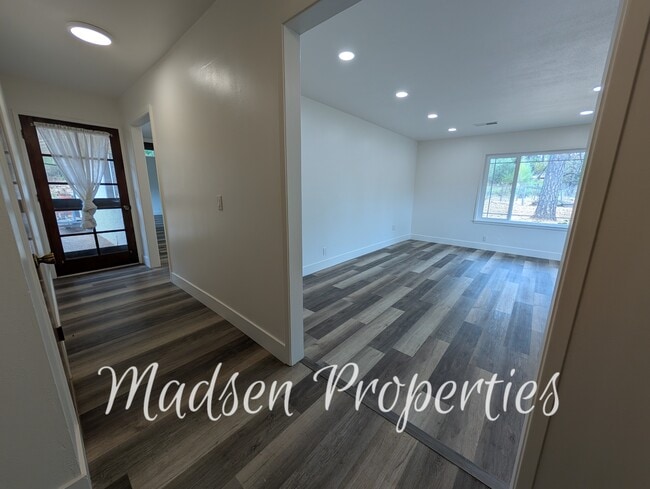 Building Photo - 6231 Pebble Ln