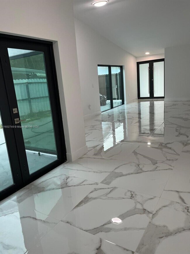 Foto del edificio - 3872 SW 133rd Pl