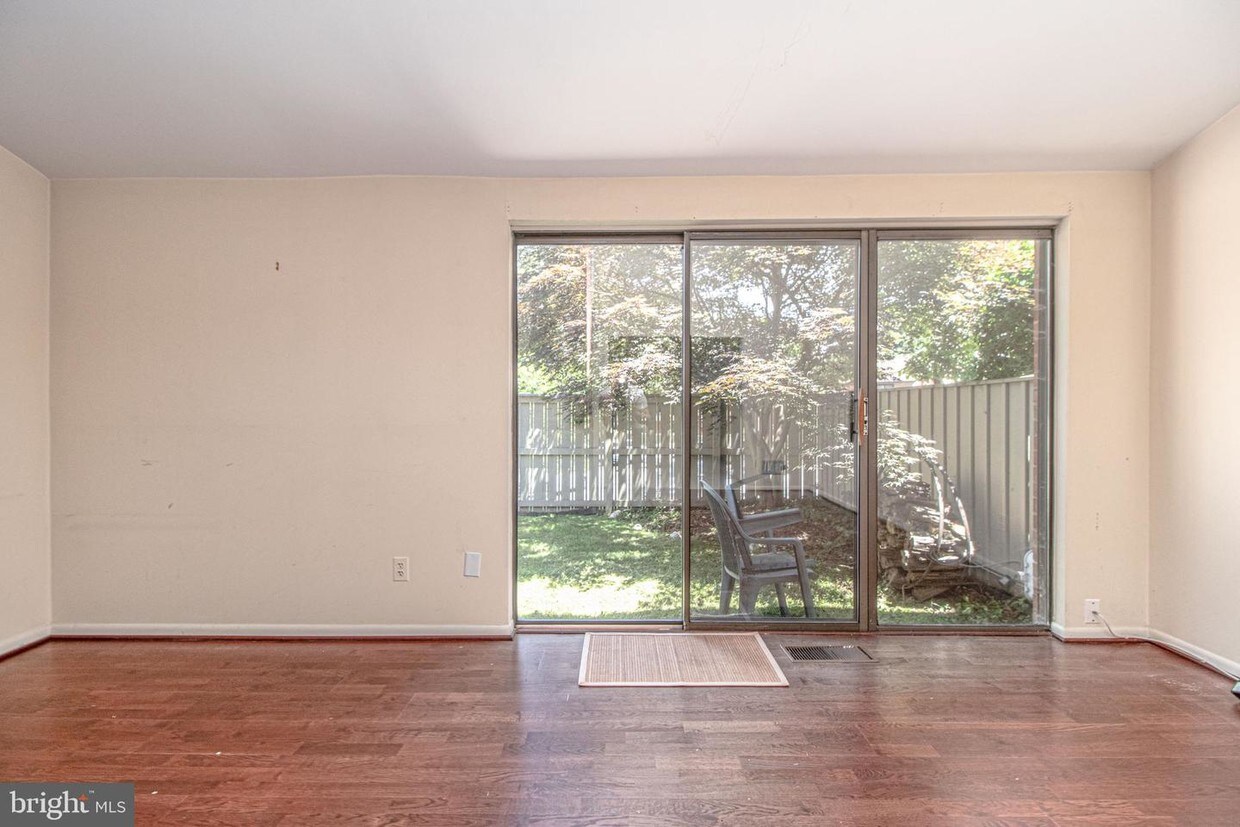 Foto principal - 205 Deer Fox Ln
