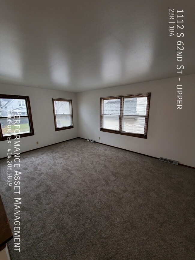 Foto del edificio - Cute 2BED/1BATH West Allis Upper