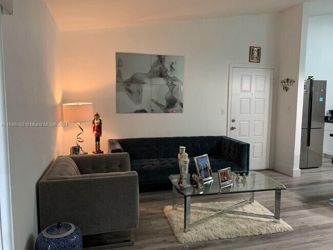 Foto del edificio - 4750 NW 102nd Ave