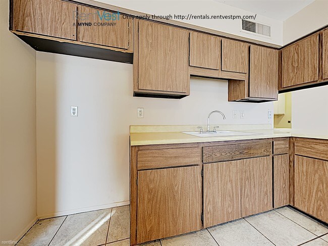 Building Photo - 3 br, 2 bath House - 6414 S 44th St