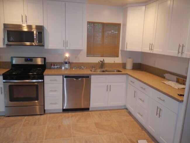 kitchen - 8130 Hazeltine Ave