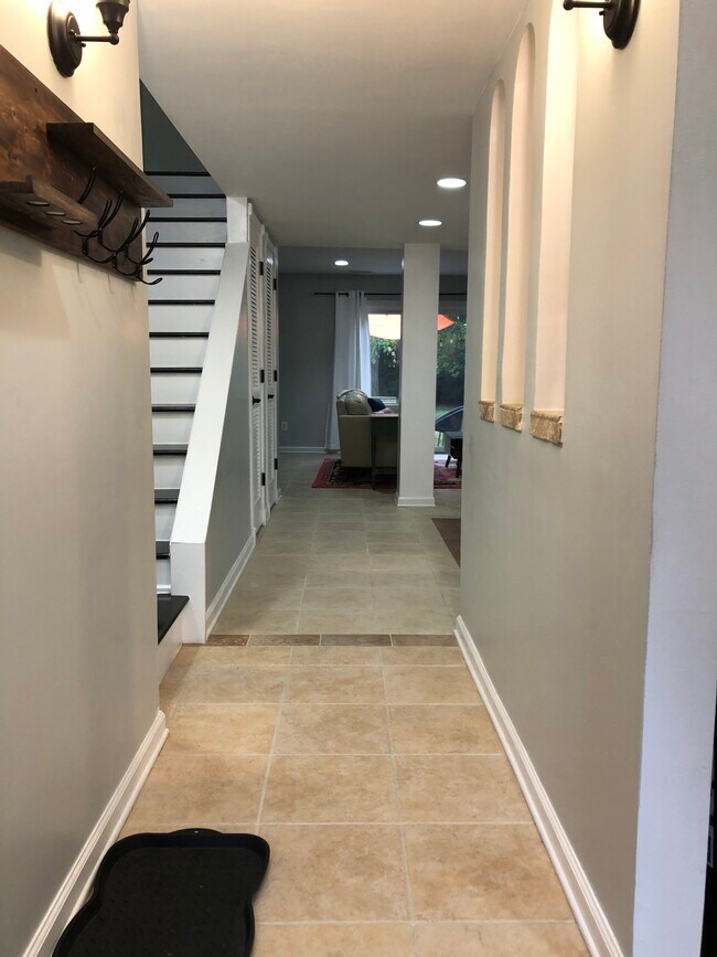 Building Photo - 5805 Nottoway Ct