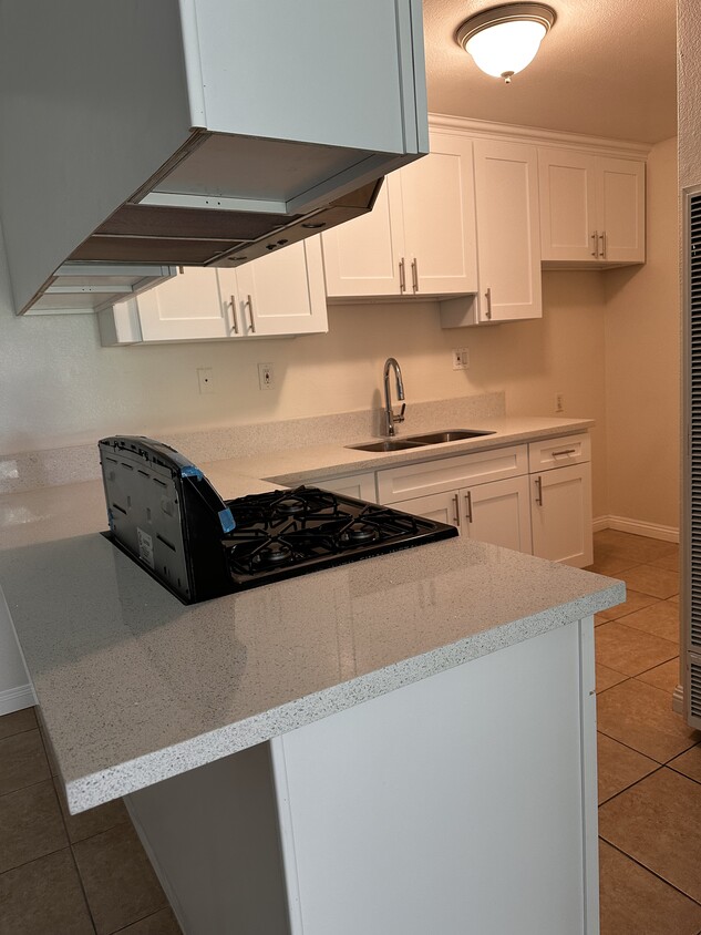 Kitchen - 15121 Fairgrove Ave