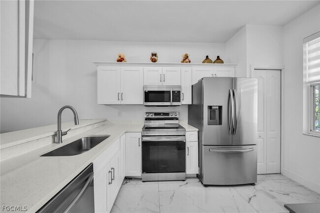 Building Photo - 1024 Mainsail Dr