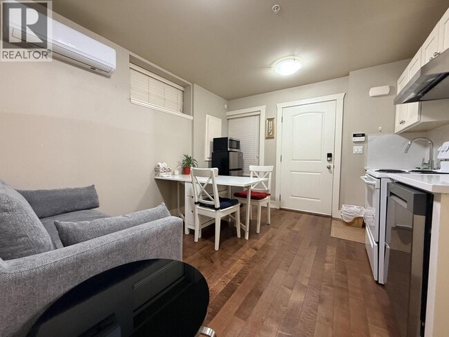 Photo du bâtiment - 888 W 61st Ave