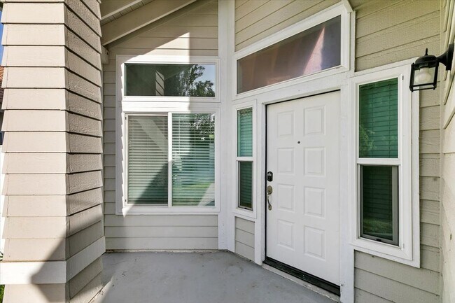 Foto del edificio - A move-in-ready family home in Riverside’s sought-after Orangecrest neighborhood