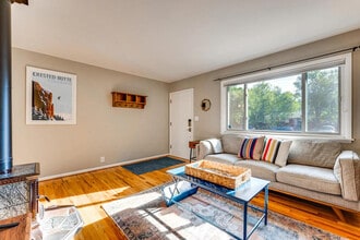 Building Photo - 725 35th St