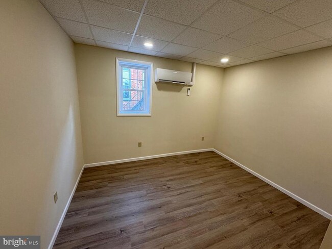Building Photo - 11 Chambersburg St