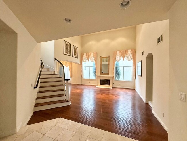 Building Photo - Stunning 4 Bed 4 Bath in gated Dove Canyon