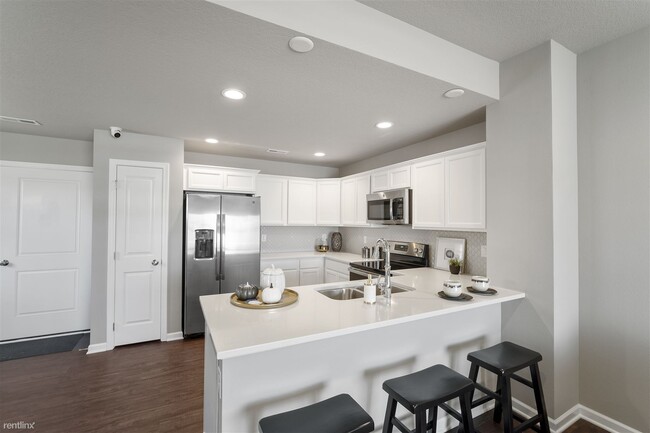Building Photo - 3 br, 2.5 bath House - Legacy Townhomes 80...