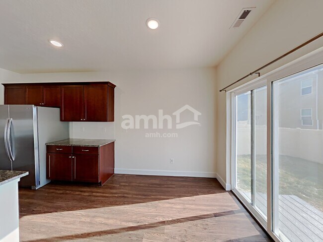 Foto del edificio - 2344 Surry Way