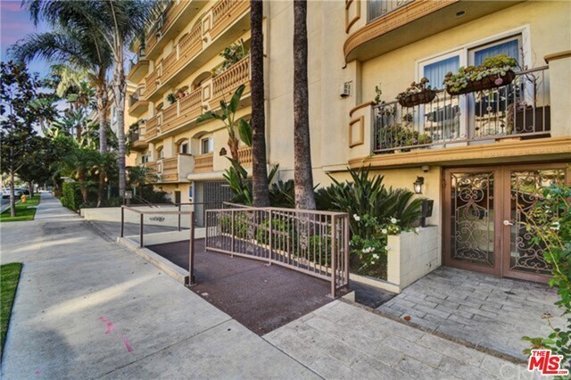 Foto del edificio - 123 S Clark Dr