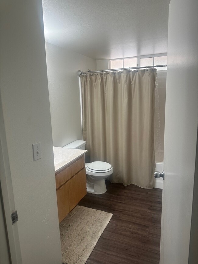 Building Photo - Hillview Apartments
