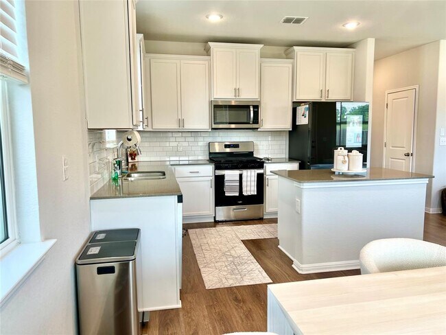 Foto del edificio - 6554 Marsh Ln