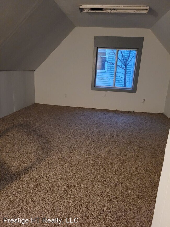 Foto del edificio - 4 br, 1 bath House - 635 E 13th St