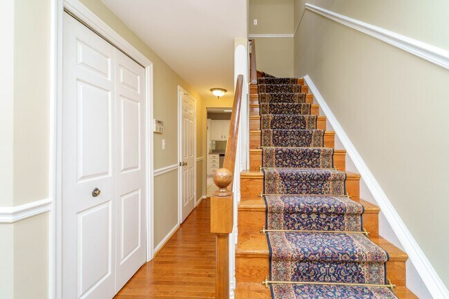 Foto del edificio - 2 Bedroom 2.5 Bath Condo in Chevy Chase