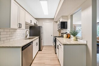 Building Photo - The Retreat at Concord Apartments