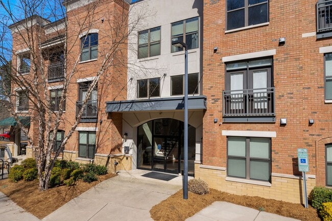 Photo - AVAILABLE NOW! $200 off 1st month's rent!! Gorgeous 1 bedroom, 1 bath condo in The Landing at Sou...