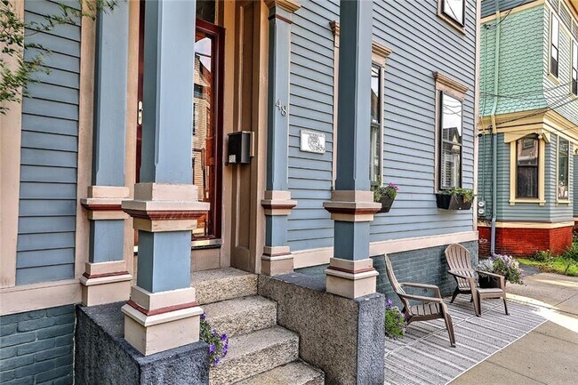 Building Photo - 48 Bainbridge Ave