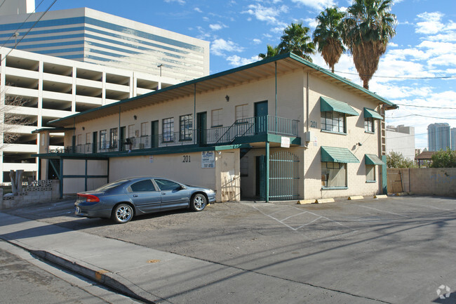 Building Photo - 201 W St Louis Ave