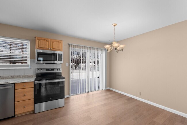 Building Photo - 445 Olian Dr