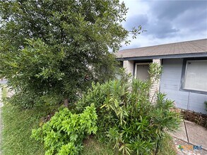 Building Photo - 2208 Corona Dr