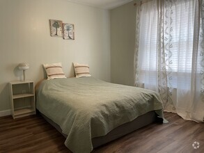 Building Photo - 1043 Gore Dr