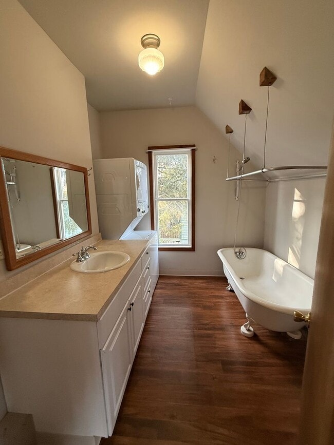 Building Photo - M1614 #1-3