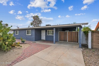 Building Photo - 457 W Mulberry Dr