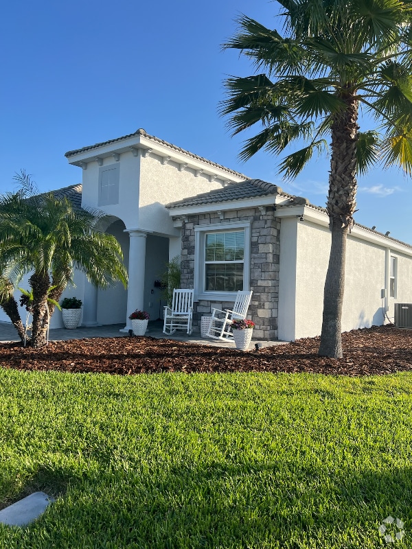 Building Photo - 1425 Clubman Dr
