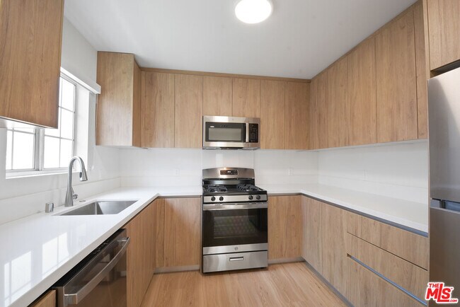 Foto del edificio - 2619 Carmona Ave