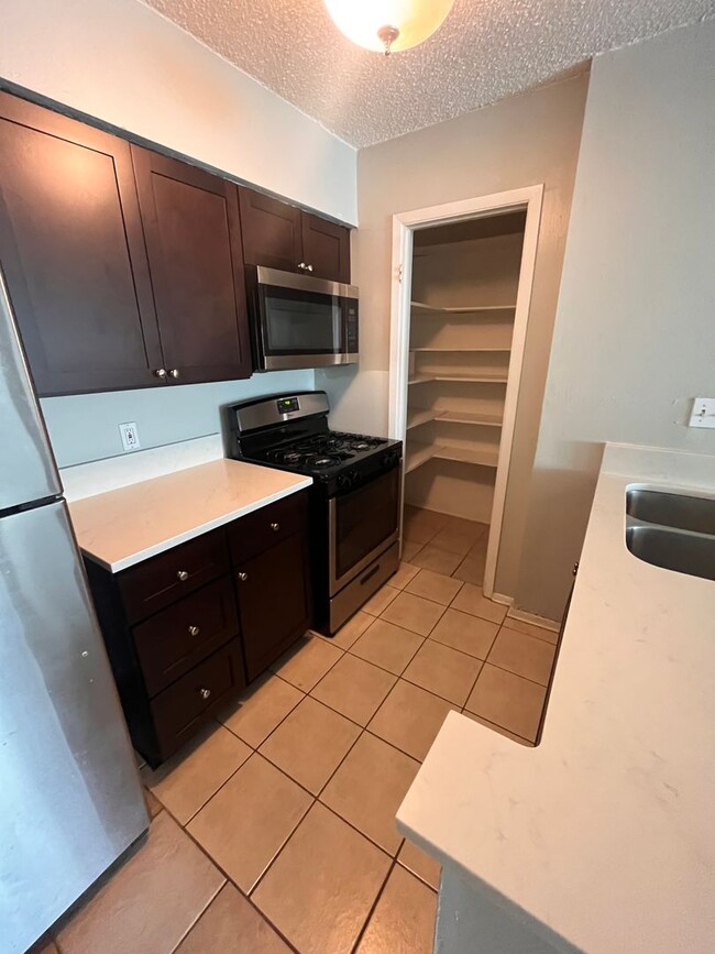 Foto del edificio - 2 Bed Condo in Travis Heights w/ Downtown ...