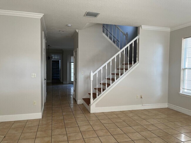 Building Photo - 3/2.5 Townhouse in Kissimmee