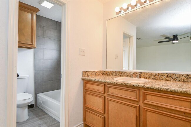 Foto del edificio - 2430 Ridge Hollow Dr