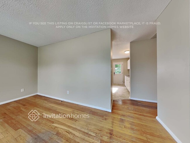 Building Photo - 2418 Senior Dr