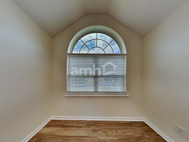 Building Photo - 212 Pampas Dr