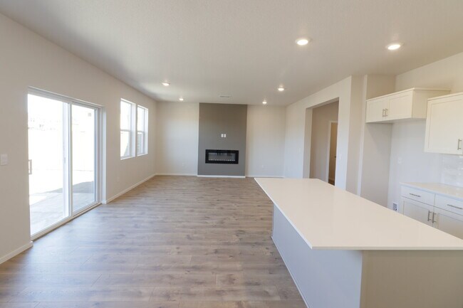Building Photo - Now Leasing in Bend – 4/2.5 New Constructi...