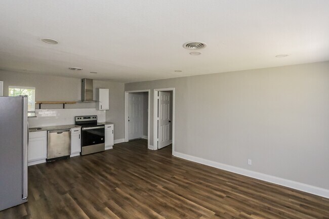 Building Photo - 1804 Del Oak Dr