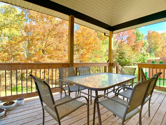 Foto del edificio - 260 Bluebriar Trace
