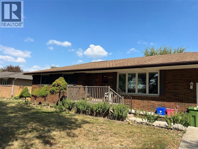 Photo du bâtiment - 1550 Roxborough Blvd