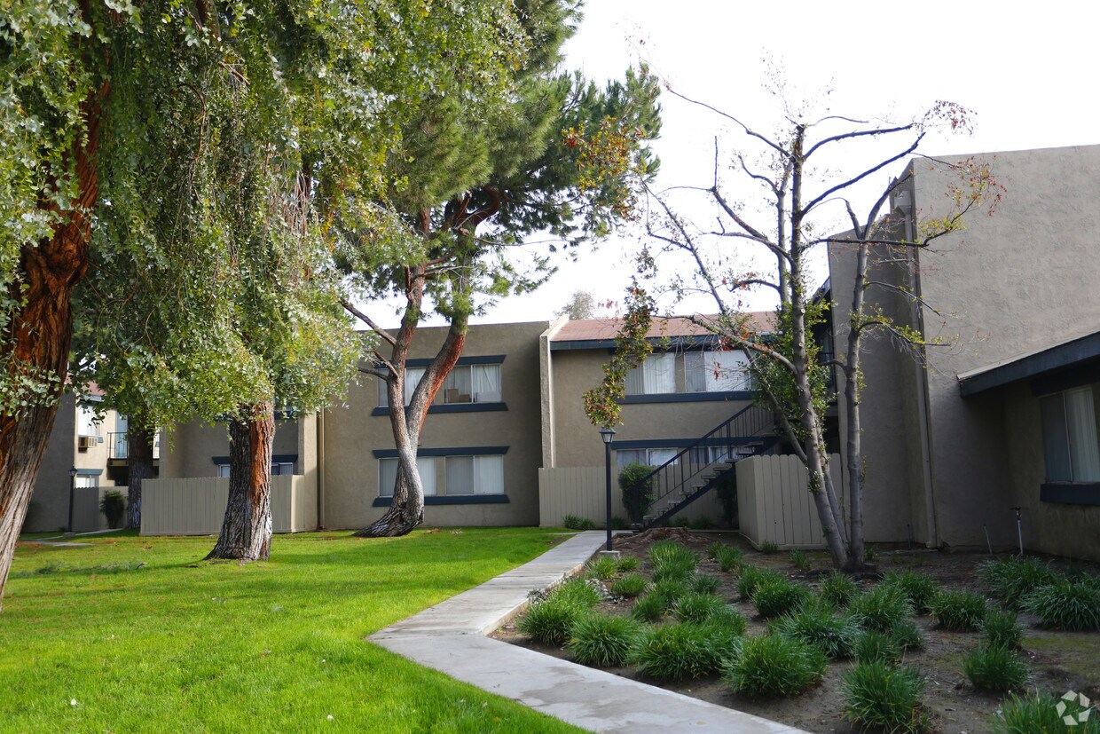 Foto del edificio - Stockdale Pines Apartments