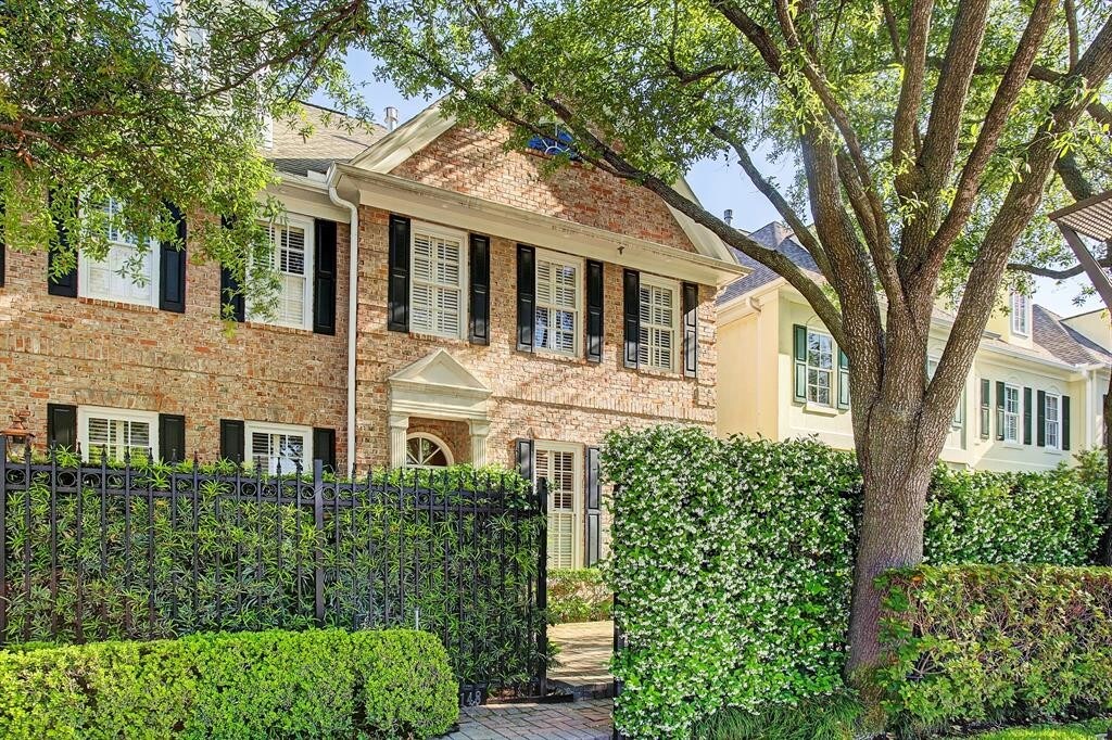 Foto principal - 5148 Chevy Chase Dr