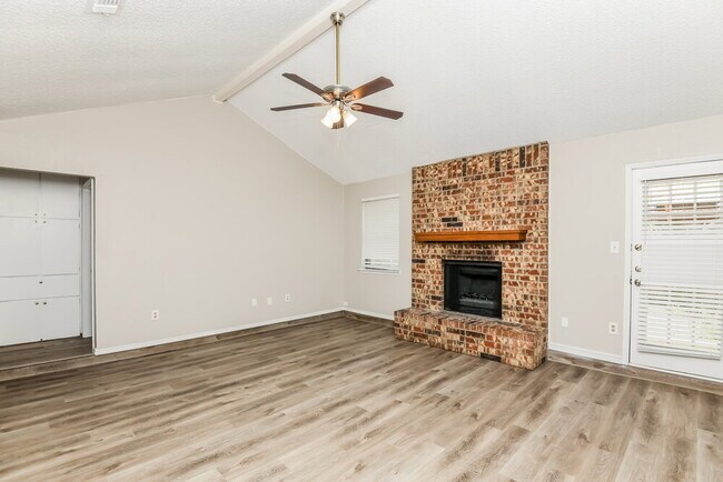 Foto del edificio - 402 Sunnyview Ct