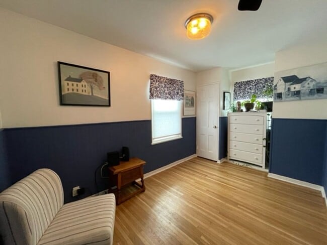 Building Photo - Single Family Home - Just refreshed - Grea...