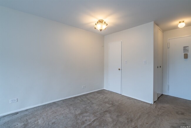 Building Photo - 175-20 Wexford Terrace