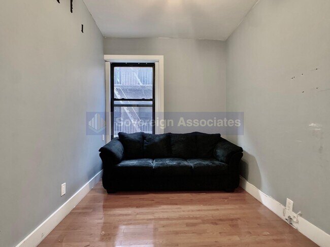 Building Photo - 12 Pinehurst Avenue